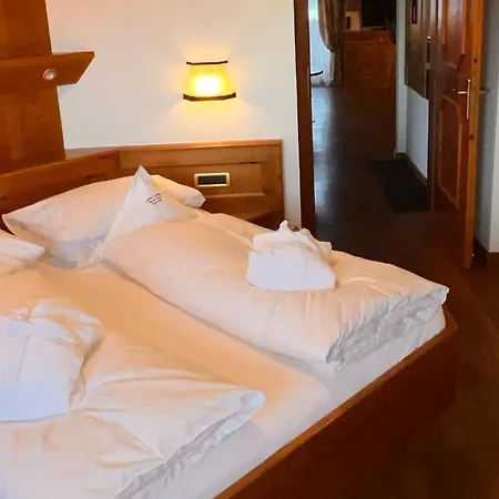 Hotel Garni Concordia - Dolomites Home Hotel
