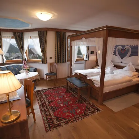 Hotel Garni Concordia - Dolomites Home 3*