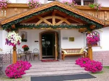 Hotel Garni Concordia - Dolomites Home Hotel Selva di Val Gardena